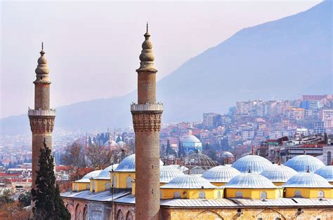  Bursa Ulu Camii: สัมผัสอารมณ์ศาสนานิยมและสถาปัตยกรรมออตโตมันที่งดงาม